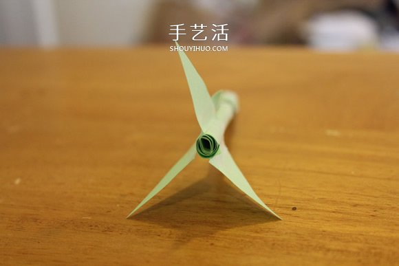 自制纸飞镖的方法- www.aizhezhi.com