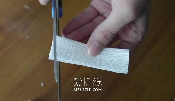 怎么做皱纹纸玫瑰手捧花 皱纹纸手工制作捧花- www.aizhezhi.com