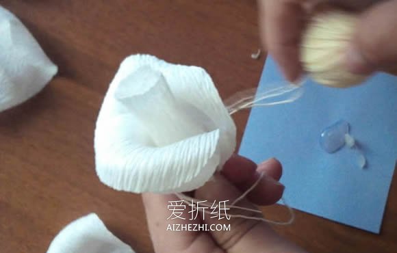 怎么做皱纹纸玫瑰手捧花 皱纹纸手工制作捧花- www.aizhezhi.com