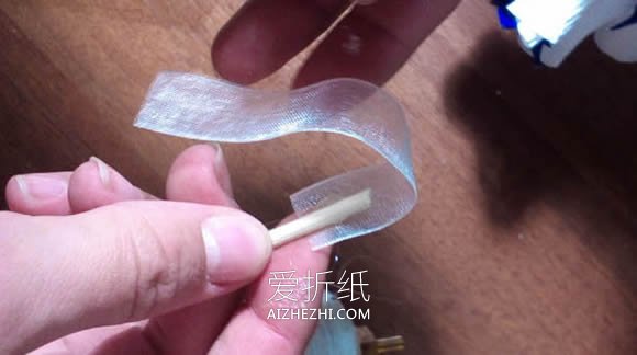 怎么做皱纹纸玫瑰手捧花 皱纹纸手工制作捧花- www.aizhezhi.com