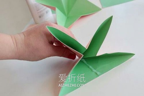 怎么简单折纸花的方法 儿童手工纸花的制作- www.aizhezhi.com