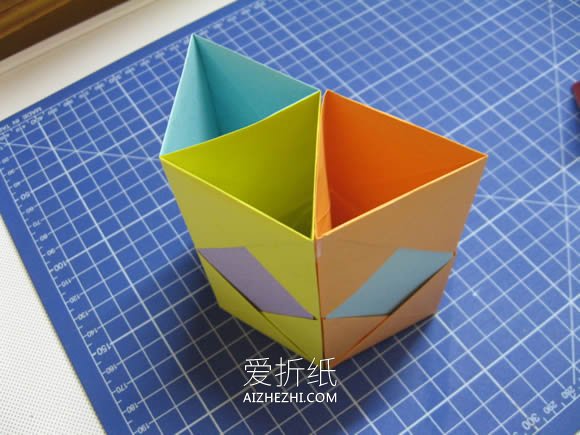 怎么手工折纸六孔笔筒的折法图解- www.aizhezhi.com