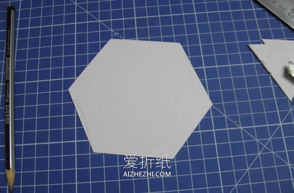 怎么手工折纸六孔笔筒的折法图解- www.aizhezhi.com