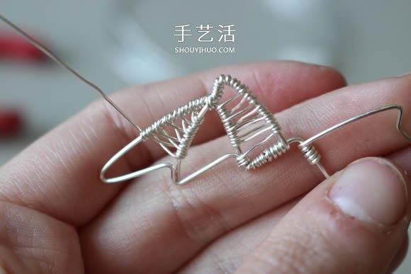 金属丝DIY制作龙之翼项链坠的方法图解教程- www.aizhezhi.com