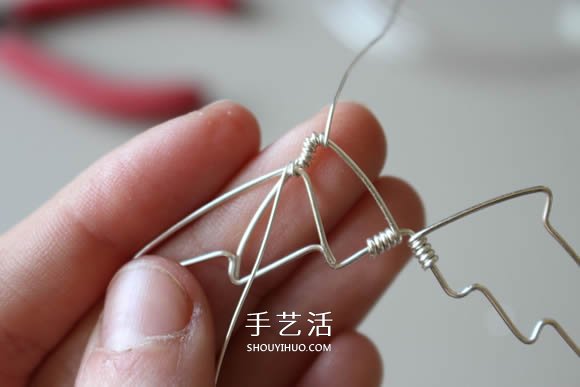 金属丝DIY制作龙之翼项链坠的方法图解教程- www.aizhezhi.com