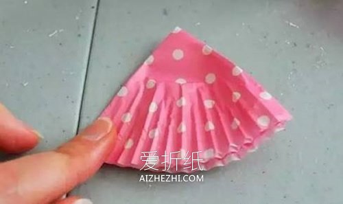 怎么用蛋糕纸和卷纸芯做猫头鹰的制作方法- www.aizhezhi.com