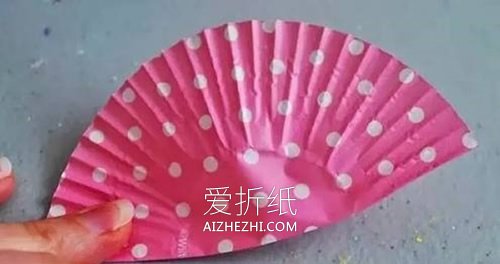 怎么用蛋糕纸和卷纸芯做猫头鹰的制作方法- www.aizhezhi.com