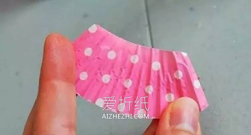 怎么用蛋糕纸和卷纸芯做猫头鹰的制作方法- www.aizhezhi.com