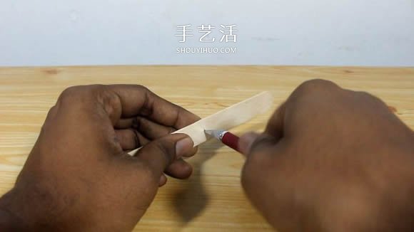 幼儿园自制简易小风扇的手工制作教程- www.aizhezhi.com