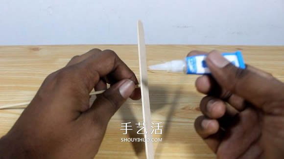 幼儿园自制简易小风扇的手工制作教程- www.aizhezhi.com