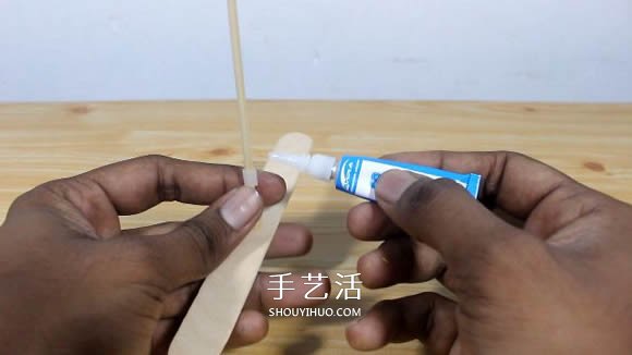 幼儿园自制简易小风扇的手工制作教程- www.aizhezhi.com