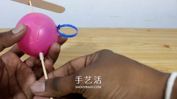 幼儿园自制简易小风扇的手工制作教程- www.aizhezhi.com