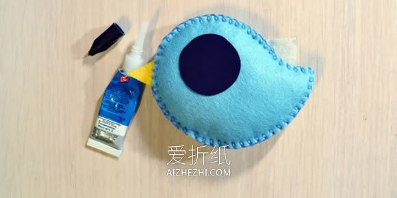 怎么做不织布小鸟冰箱贴的制作方法图解- www.aizhezhi.com