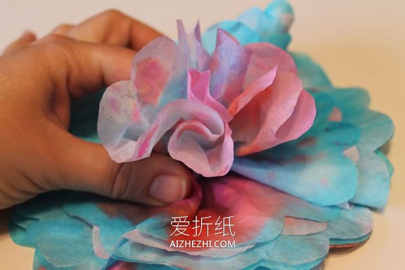 怎么用咖啡过滤纸做情人节花束或装饰纸花- www.aizhezhi.com