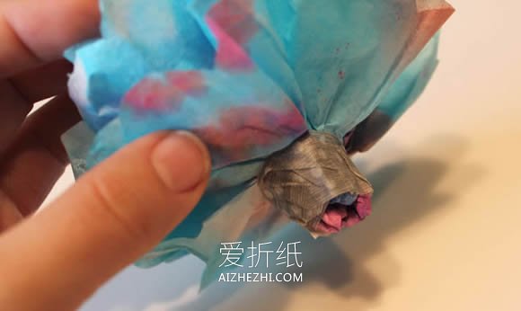 怎么用咖啡过滤纸做情人节花束或装饰纸花- www.aizhezhi.com