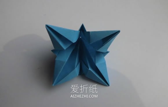 怎么简单折纸双色圣诞树的折法步骤图解- www.aizhezhi.com