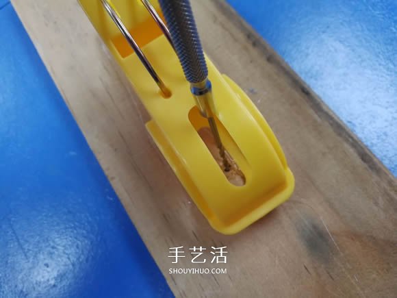 用衣夹制作投石车弹射器玩具的DIY教程- www.aizhezhi.com