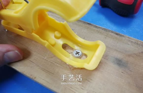 用衣夹制作投石车弹射器玩具的DIY教程- www.aizhezhi.com