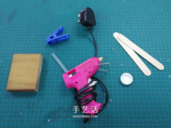 用衣夹制作投石车弹射器玩具的DIY教程- www.aizhezhi.com