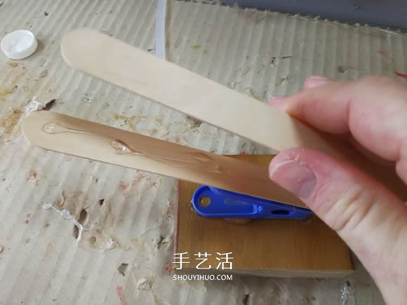 用衣夹制作投石车弹射器玩具的DIY教程- www.aizhezhi.com