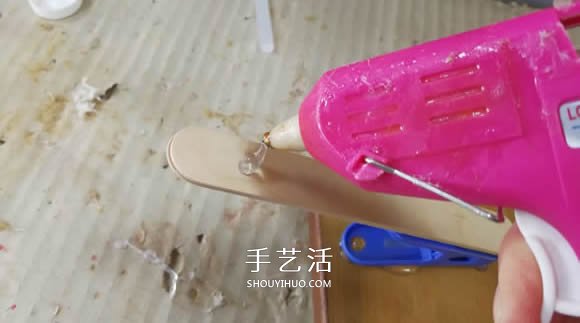 用衣夹制作投石车弹射器玩具的DIY教程- www.aizhezhi.com