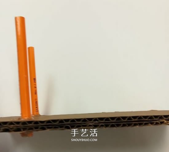 硬纸板手工制作乒乓球弹射器玩具的方法- www.aizhezhi.com