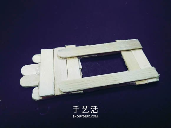 物理小制作：自制冰棍棒橡皮筋动力船的教程- www.aizhezhi.com