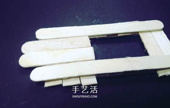 物理小制作：自制冰棍棒橡皮筋动力船的教程- www.aizhezhi.com