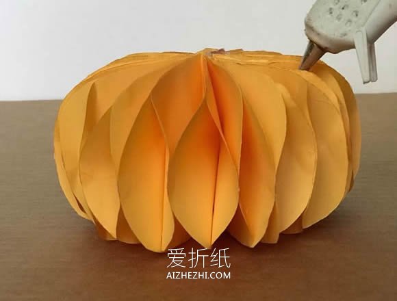 怎么做万圣节纸南瓜装饰品的制作方法教程- www.aizhezhi.com