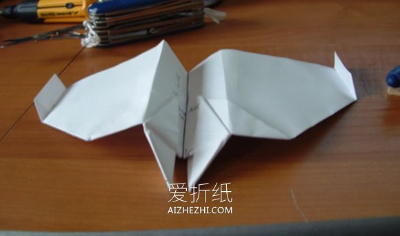 怎么折纸很酷滑翔机的折法过程图解- www.aizhezhi.com