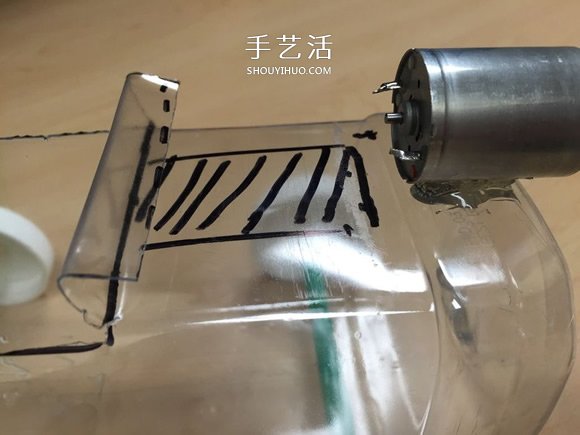 自制电动风力车玩具的制作方法教程- www.aizhezhi.com