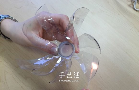 自制电动风力车玩具的制作方法教程- www.aizhezhi.com