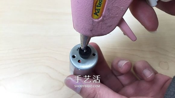 自制电动风力车玩具的制作方法教程- www.aizhezhi.com