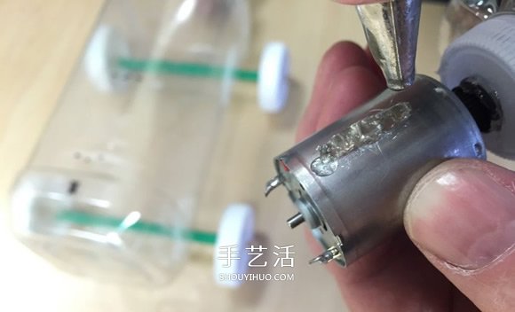 自制电动风力车玩具的制作方法教程- www.aizhezhi.com