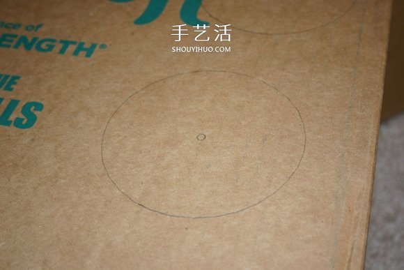 用纸板箱手工制作橡皮筋动力车的方法- www.aizhezhi.com