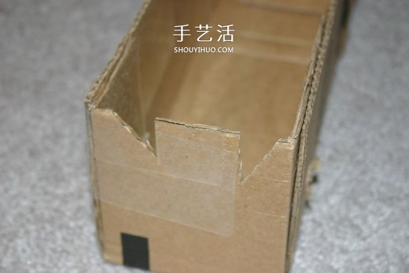 用纸板箱手工制作橡皮筋动力车的方法- www.aizhezhi.com