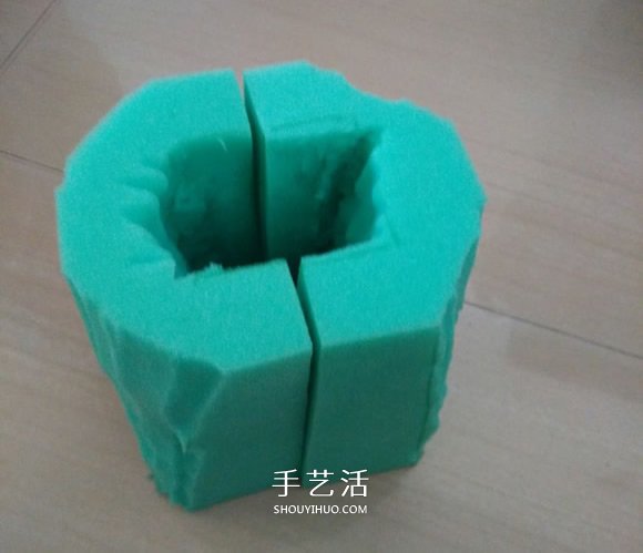 海绵手工制作绿巨人手套的方法- www.aizhezhi.com