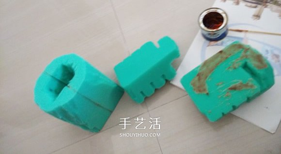 海绵手工制作绿巨人手套的方法- www.aizhezhi.com