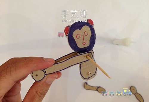 有趣的纸板猴子玩具的制作方法- www.aizhezhi.com