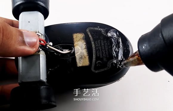 旧鼠标手工制作电动玩具车的教程- www.aizhezhi.com