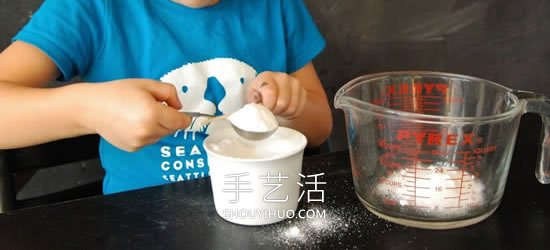 简单小实验：硼砂水晶字母名字的制作方法- www.aizhezhi.com